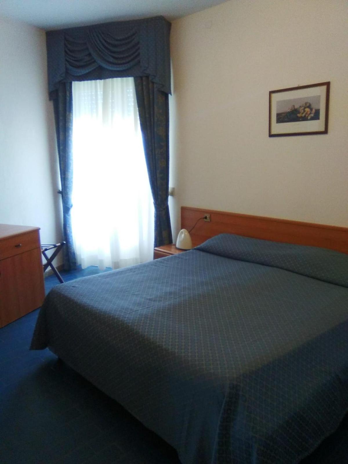 Double or Twin Room with Sea View,1438153993:JPEG